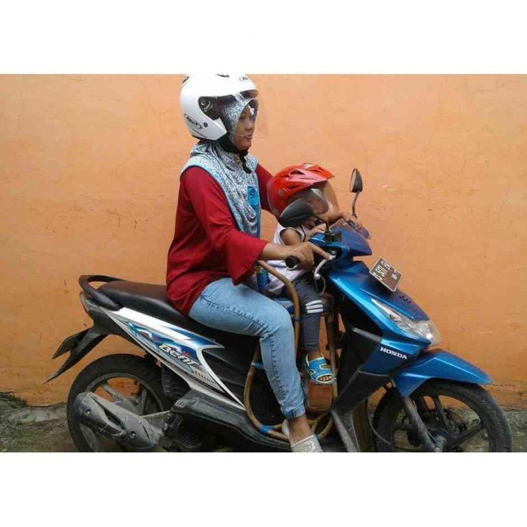 Bahaya Gunakan Kursi Rotan pada Motor Matic untuk Anak