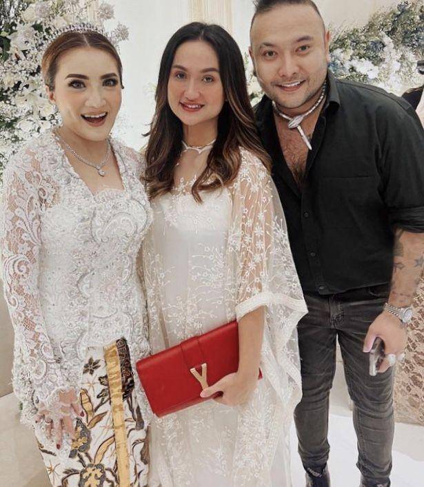 tamu artis di pernikahan Kiki Amalia (instagram.com/tengkudewiputri)