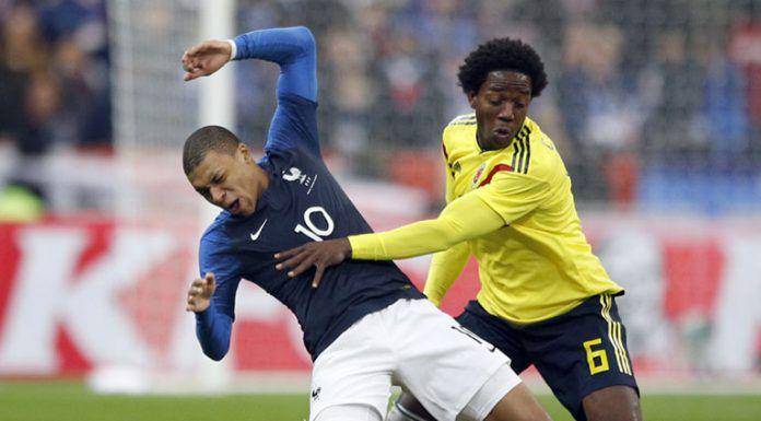 Kylian Mbappe dan Carlos Sanchez dalam pertandingan Timnas Prancis melawan Timnas Kolombia. (twitter.com/FCFSeleccionCol)