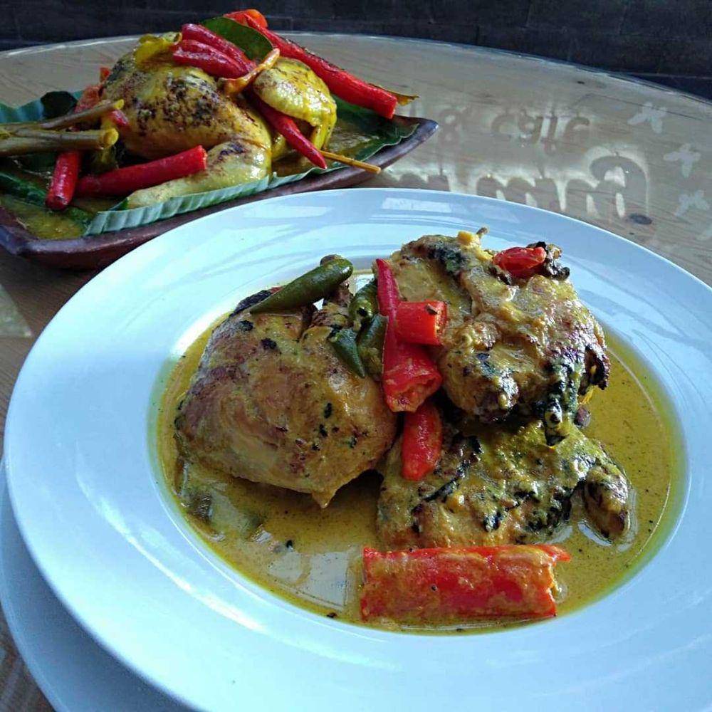 Ayam lodho (instagram.com/journal_avrilladee)
