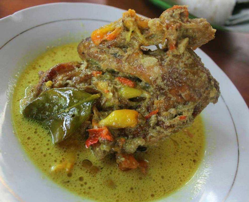 Ayam lodho (instagram.com/kulinertulungagung)