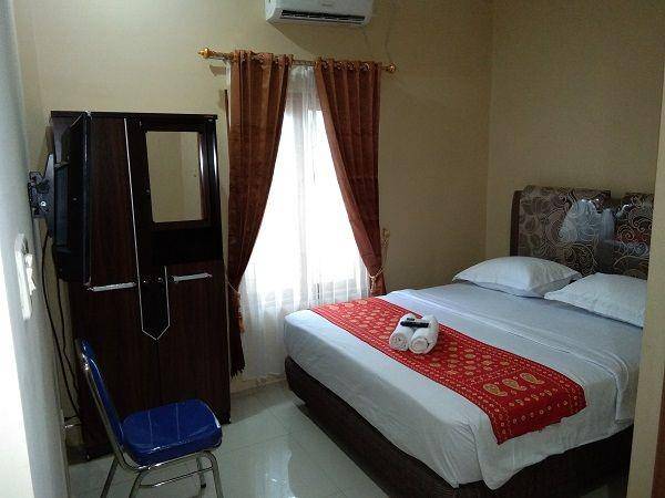RedDoorz Plus near Syamsudin Noor Airport 3 (google.com/maps/diahguesthouse bjb)