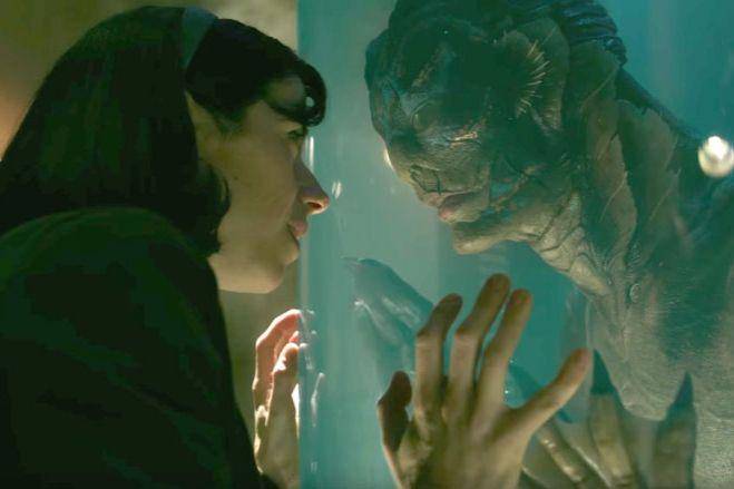 Sally Hawkins dan Doug Jones dalam film The Shape of Water (dok. Searchlight Pictures/The Shape of Water)