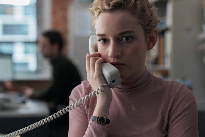 Julia Garner dalam film Tha Assistant (dok. Blecker Street/The Assistant)