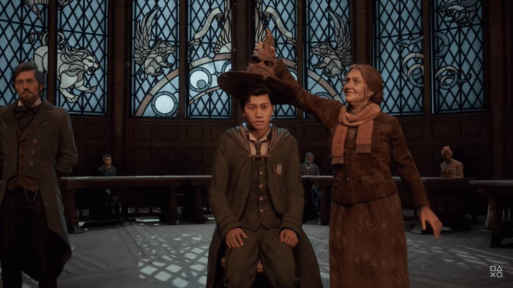 Sorting Hat dalam game Hogwarts Legacy. (youtube.com/PlayStation)