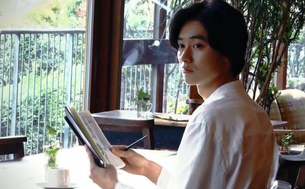 10 Ide Outfit ala Kento Yamazaki, Simpel dan Kece!