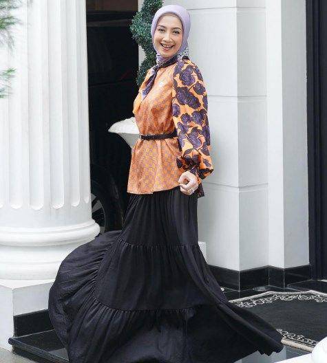 Desy Ratnasari menjadi model ivangunawanprive (instagram.com/ivangunawanprive)