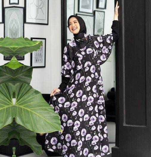 Desy Ratnasari menjadi model ivangunawanprive (instagram.com/ivangunawanprive)