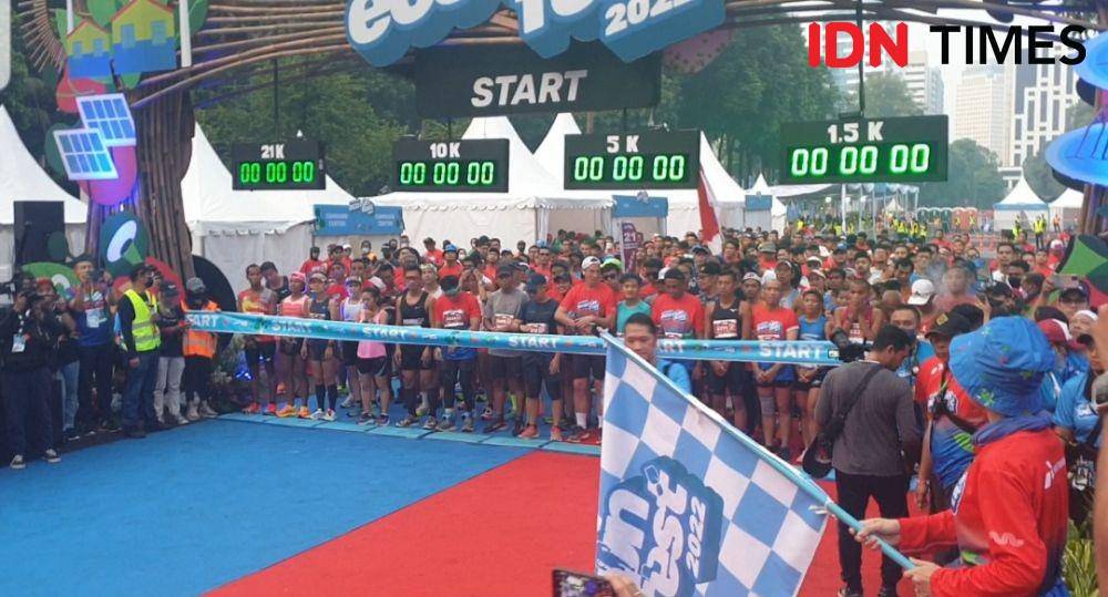 Direktur Utama Pertamina, Nicke Widyawati, melepas Eco RunFest 2022 di kawasan Gelora Bung Karno (GBK), Jakarta, Minggu (27/11/2022). (IDN Times/Uni Lubis)