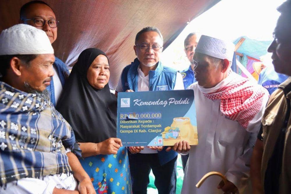 Mendag Zulhas Kunjungi Korban Gempa Cianjur, Beri Bantuan Rp2,5 M