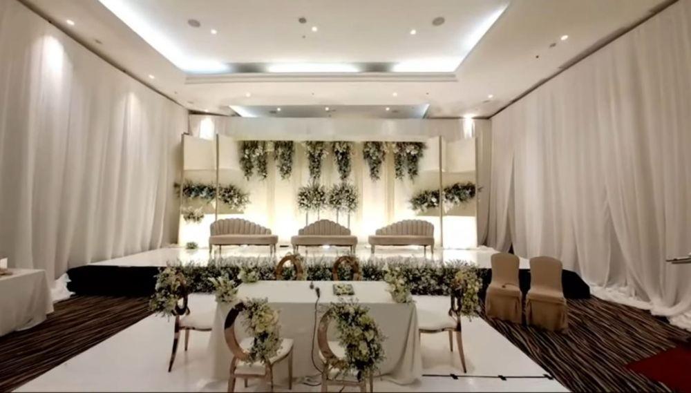 9 Dekorasi Pernikahan Kiki Amalia dan Agung Nugraha, Elegan!