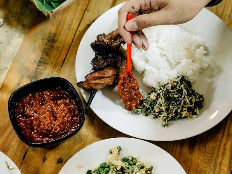 ilustrasi ayam bakar di warung ayam bakar lientang (instagram.com/ayambakarlientang)