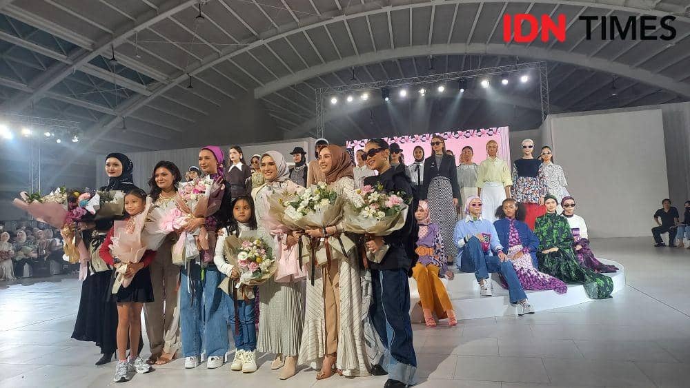 Aleza: The Collaborators 2.0 "Colors of Woman", City Hall, Pondok Indah Mall 3, Senin (28/11/2022). (IDN Times/Aprodithe Kyrie)