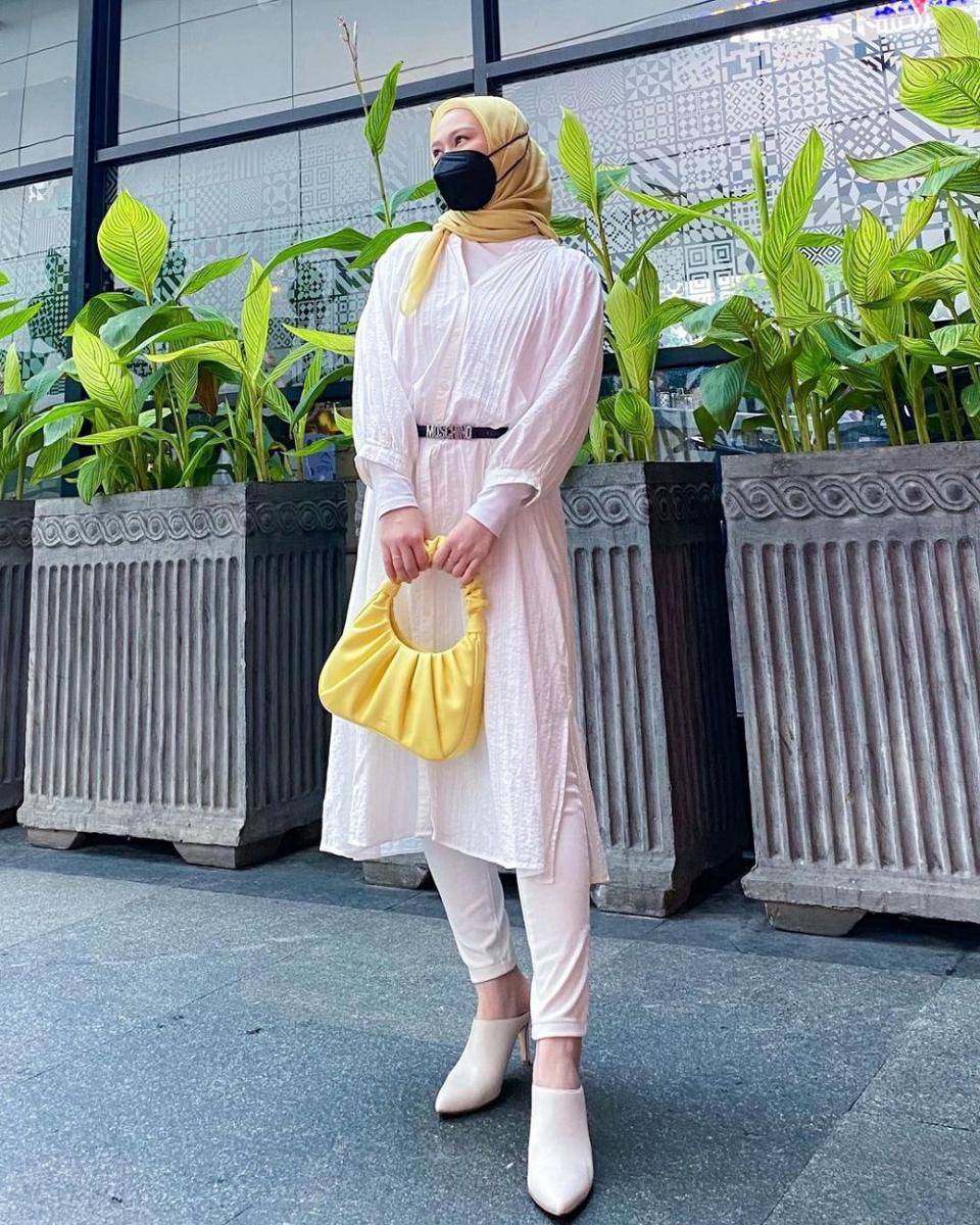 Padu padan tunik Melody Laksani (instagram.com/melodylaksani92)