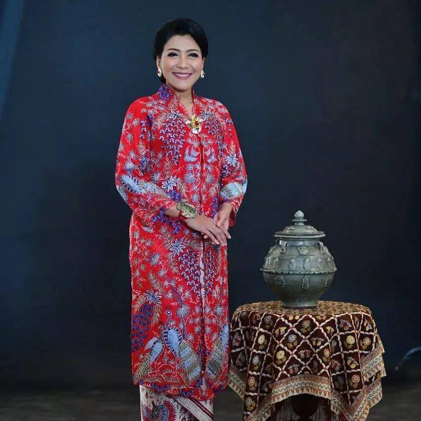 Kebaya Hetty Andika (instagram.com/hettyandika)