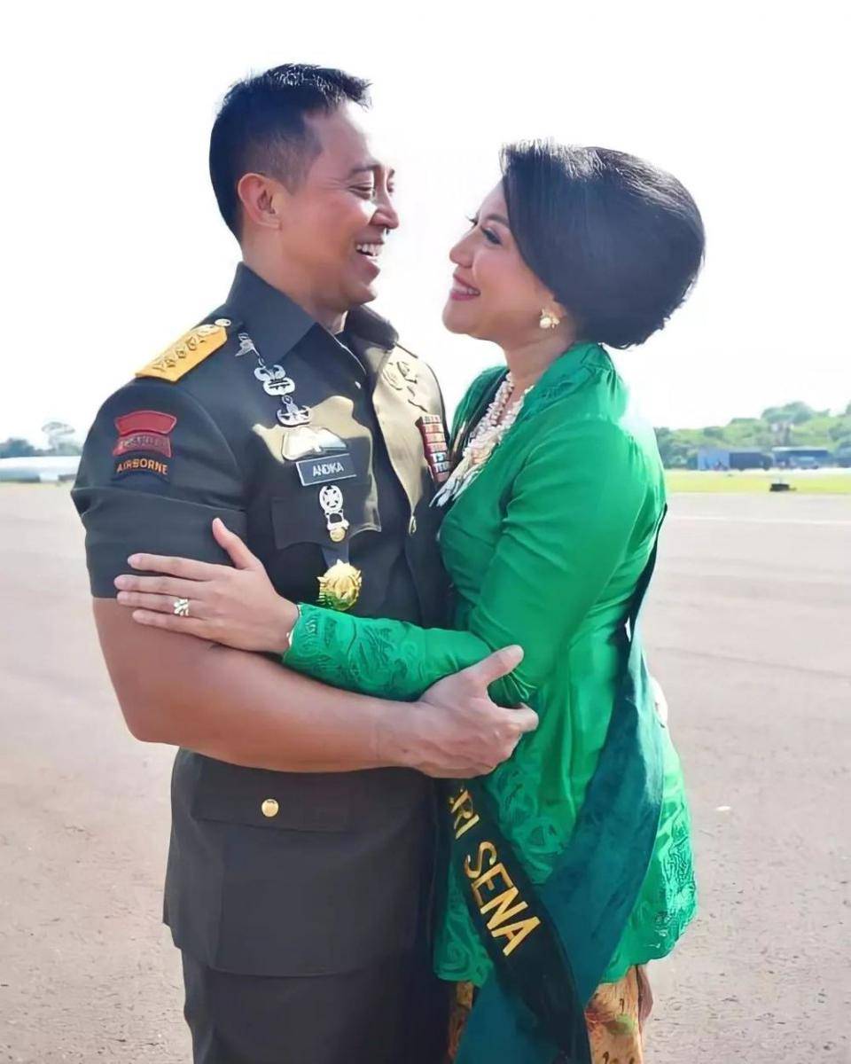 Kebaya Hetty Andika (instagram.com/hettyandika)