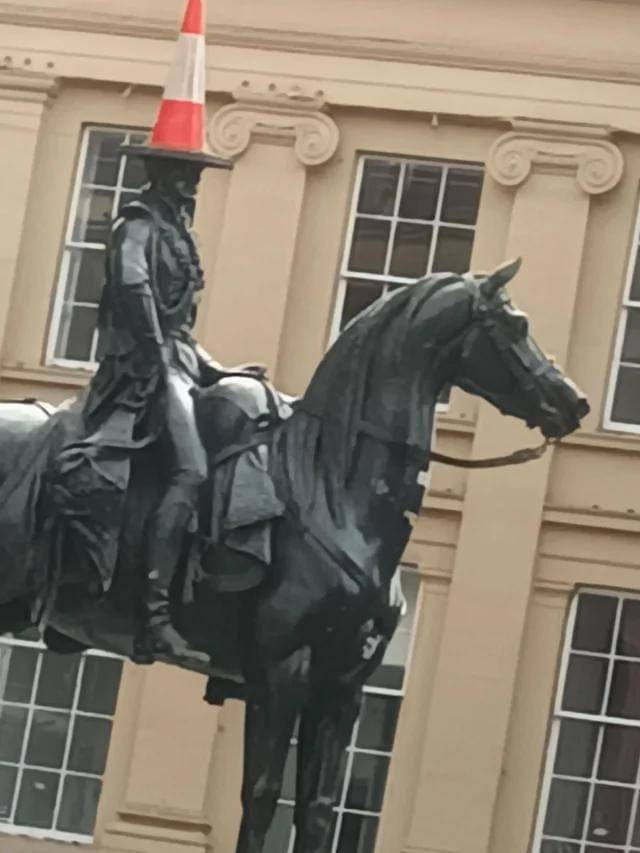 potret vandalisme kocak (reddit.com/user/Physical_Parsnip_535)