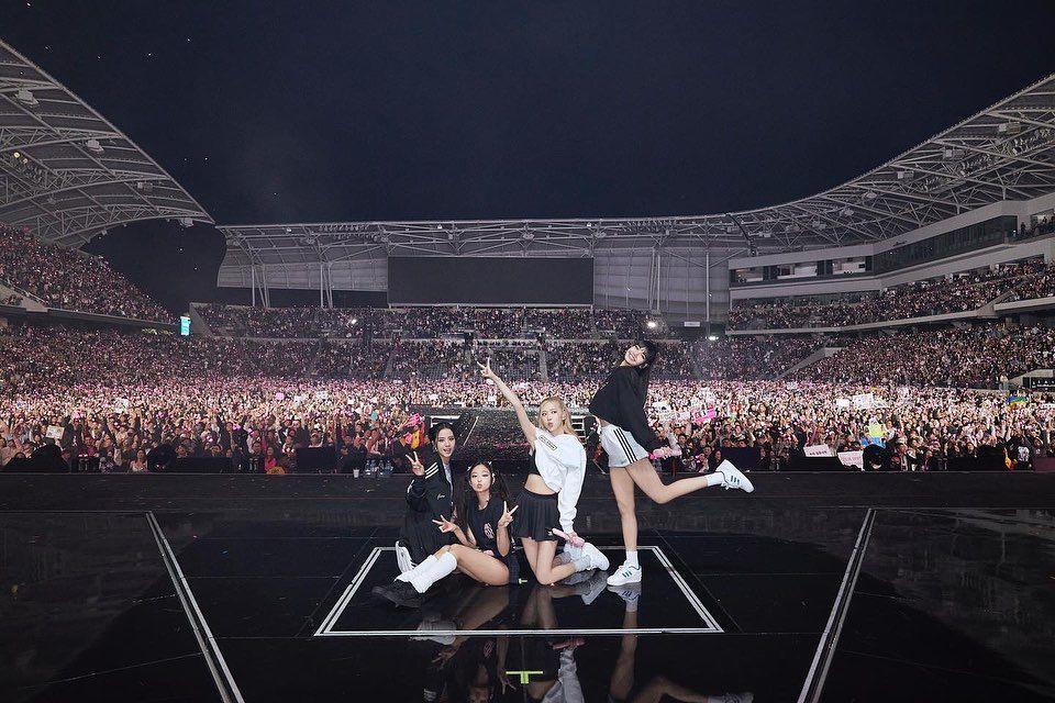 12 Outfit Member BLACKPINK di Konser Born Pink, Stunning!