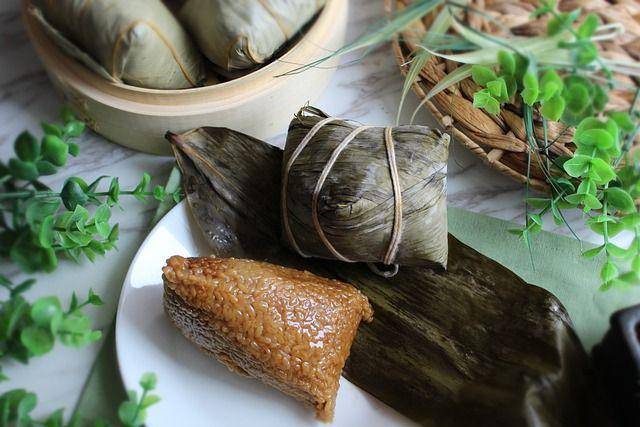 ilustrasi makanan ketan (pixabay.com/zhangtingzhi)