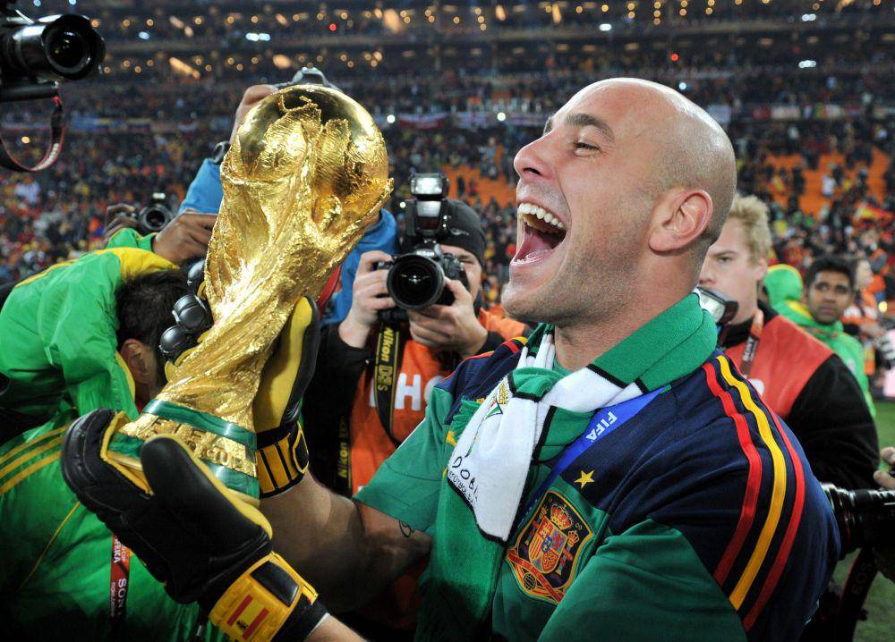 Pepe Reina menjadi juara Piala Dunia 2010 bersama Spanyol. (twitter.com/PReina25)