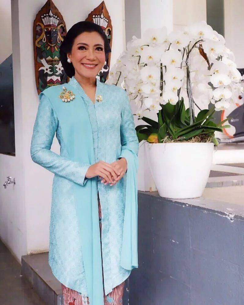 Kebaya Hetty Andika (instagram.com/hettyandika)