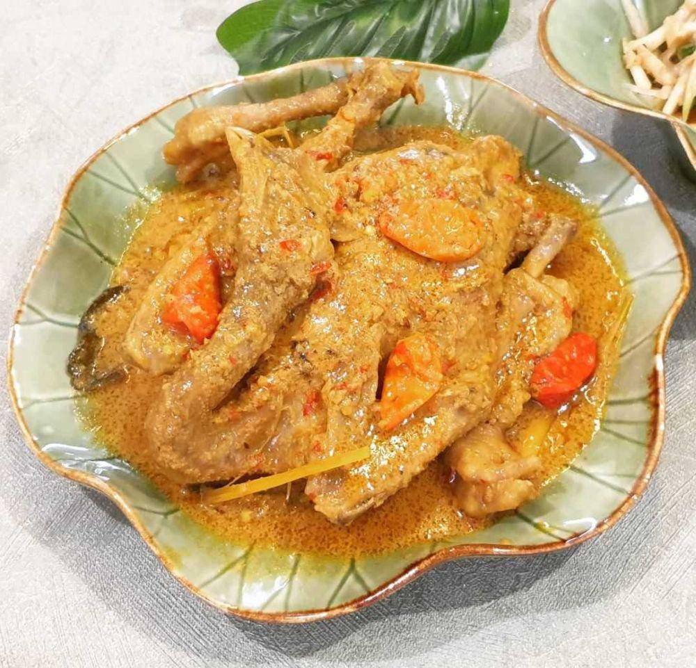 Ayam lodho (instagram.com/lunch_of_mine)