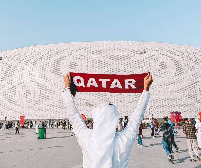 ilustrasi penduduk setempat dengan syal di Qatar (instagram.com/ghanim92)