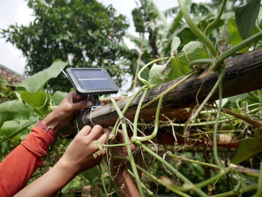 Pemasangan solar panel untuk korban gempa Cianjur (JQR)