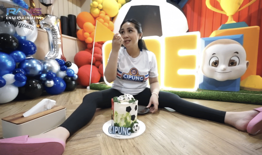 momen Rayyanza lakukan smash cake (youtube.com/RANS Entertainment)