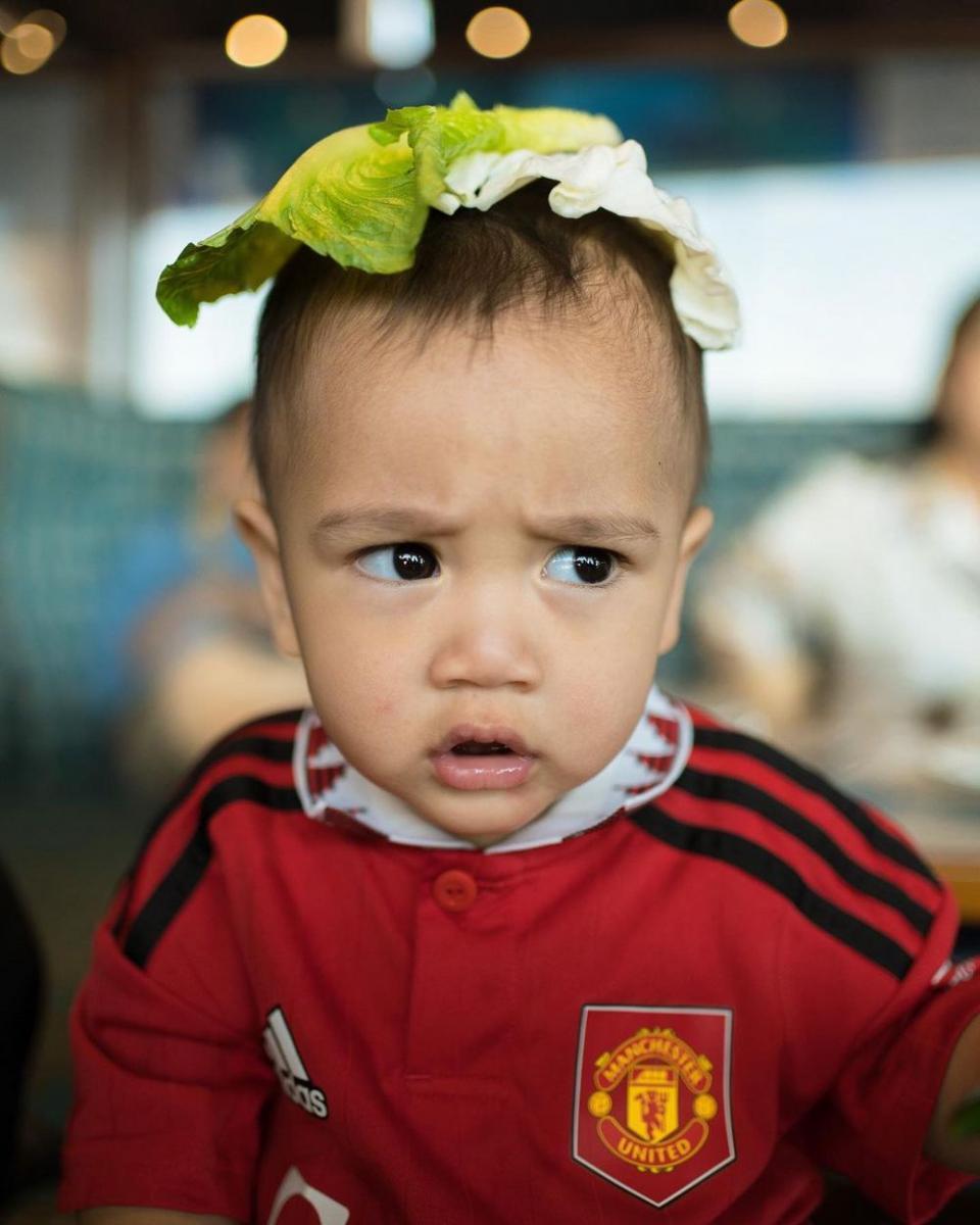 9 Potret Cipung Si Bayi Sejuta Ekspresi, Cosplay Jadi Baby Shark