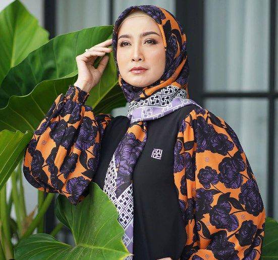 Desy Ratnasari menjadi model ivangunawanprive (instagram.com/ivangunawanprive)