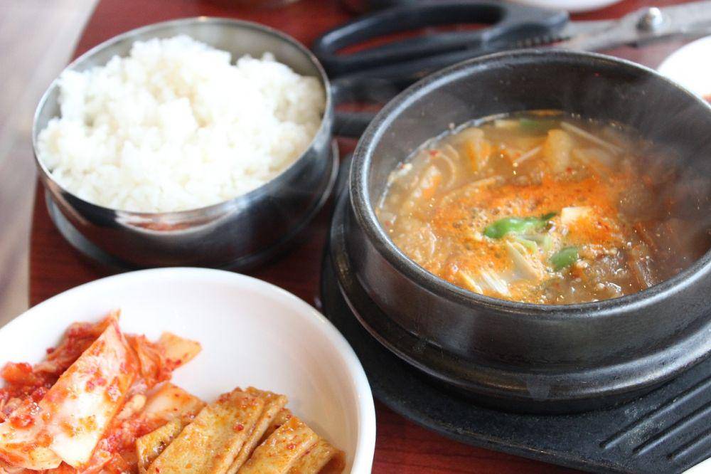 Ilustrasi Kimchi Jjigae (Pixabay.com/Yuri Hwang)