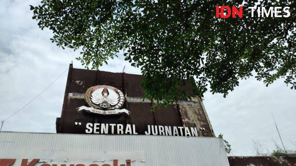 Ruko bekas stasiun tertua di Kota Lama Semarang (IDN Times/Dhiya Awlia Azzahra)