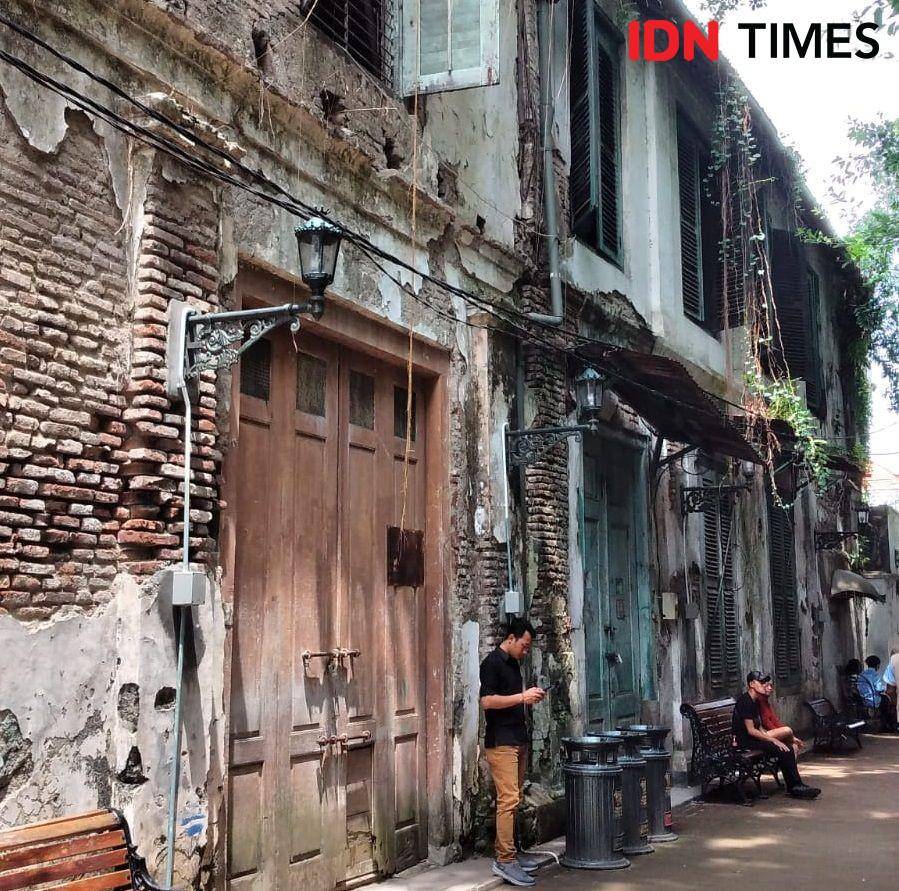 Jalan Zwallustrat di Kota Lama Semarang (IDN Times/Dhiya Awlia Azzahra)