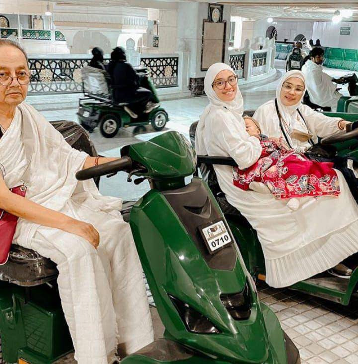potret Mega Iskanti saat umrah (instagram.com/megaiskanti)