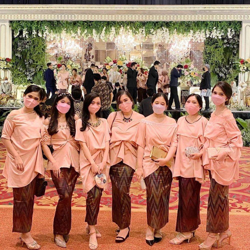 Kebaya bridesmaid. (instagram.com/dindasabilla)
