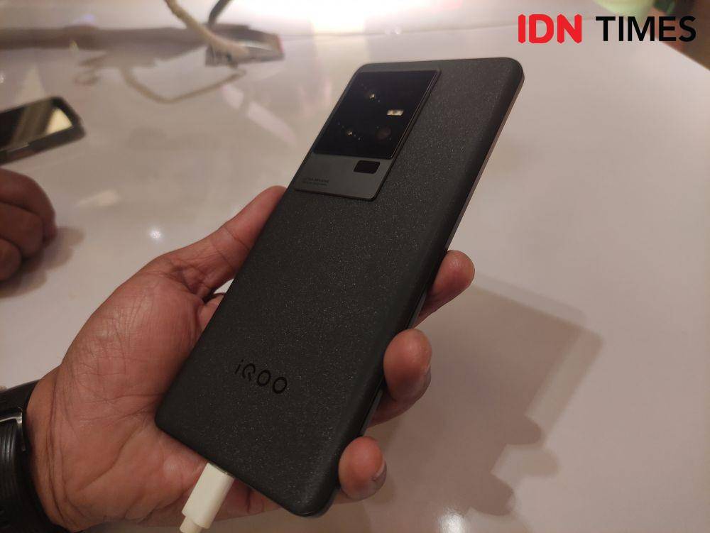 iQOO 11 (IDN Times/Alfonsus Adi Putra)