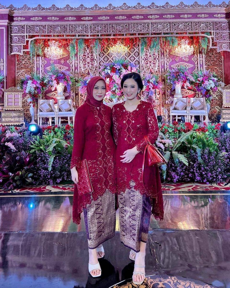 Kebaya bridesmaid. (instagram.com/vivinputrii)
