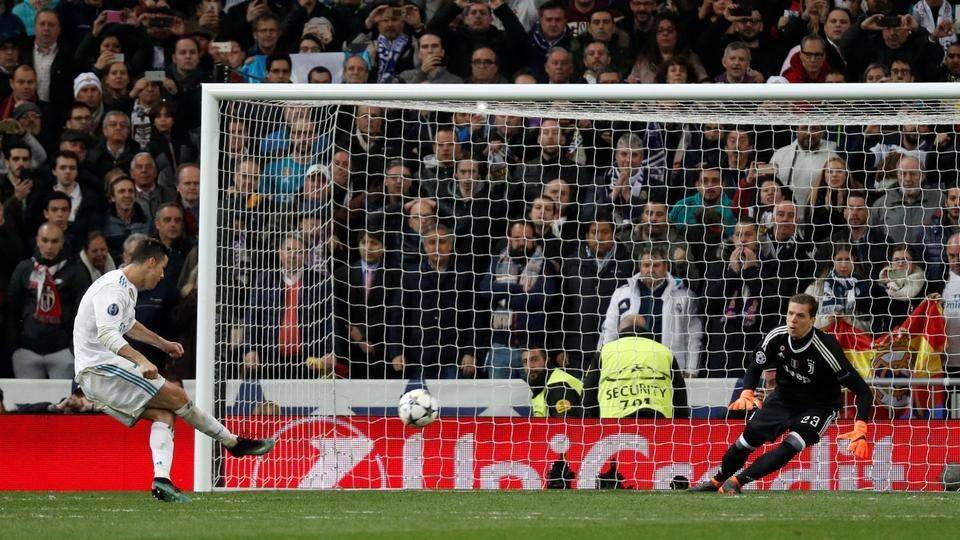 potret Ronaldo melakukan tendangan penalti (trtworld.com)