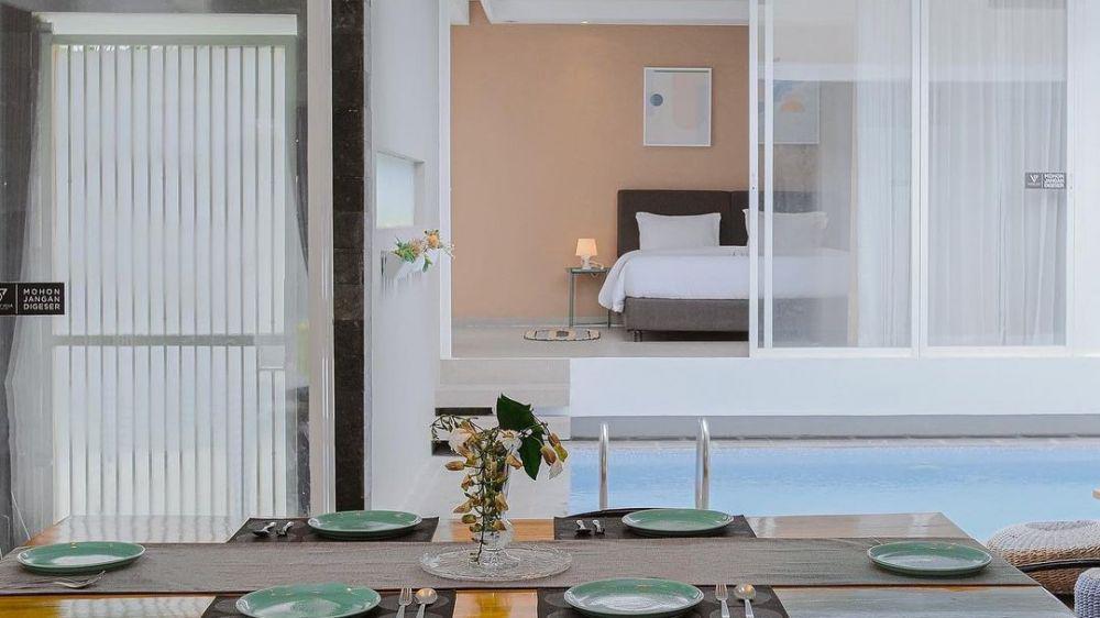 sunday villa (instagram.com/sundayvillabatu)