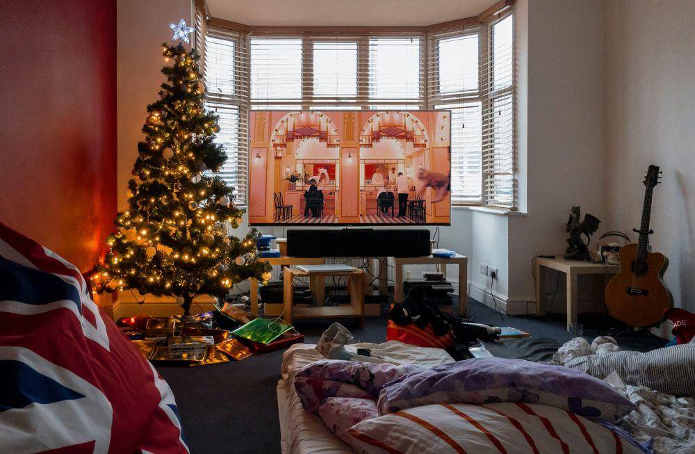 ide dekorasi kamar bertema Natal (pexels.com/@brettjordan)