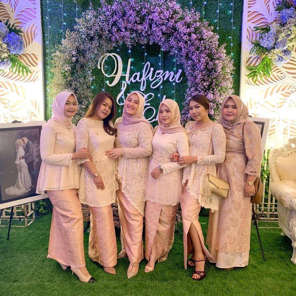 Kebaya bridesmaid. (instagram.com/zytadeliarahma)