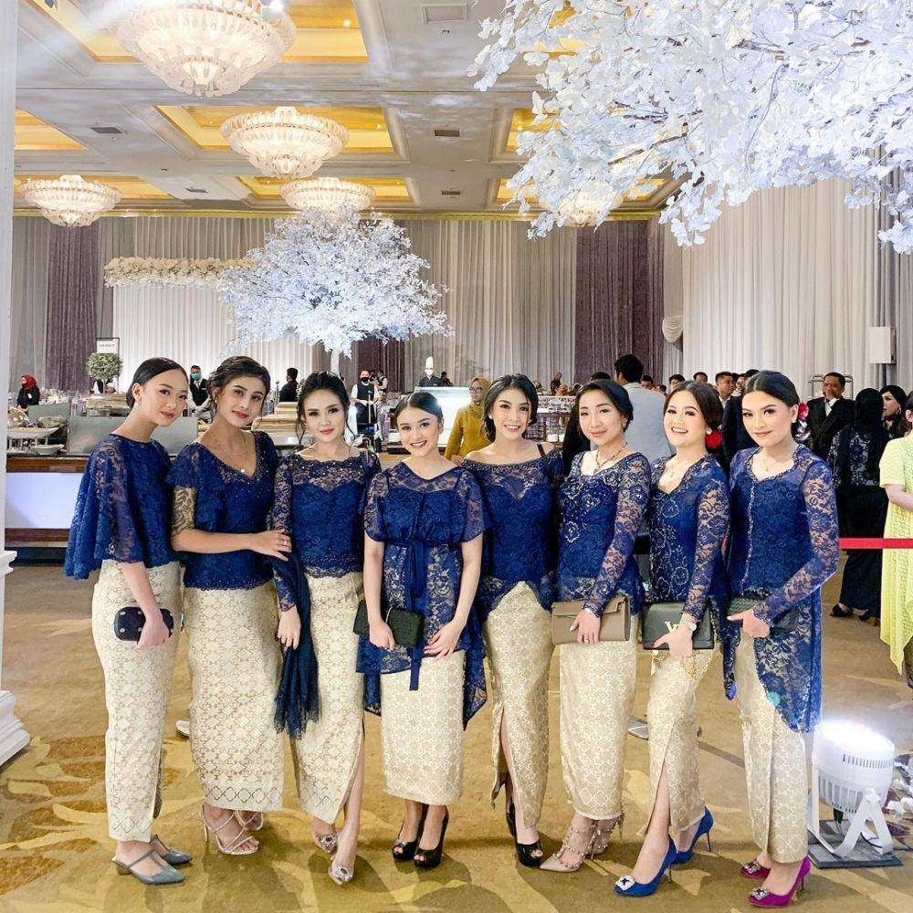Kebaya bridesmaid. (instagram.com/nadillarmdhny)