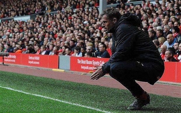 touch line di lapangan sepak bola (telegraph.co.uk)