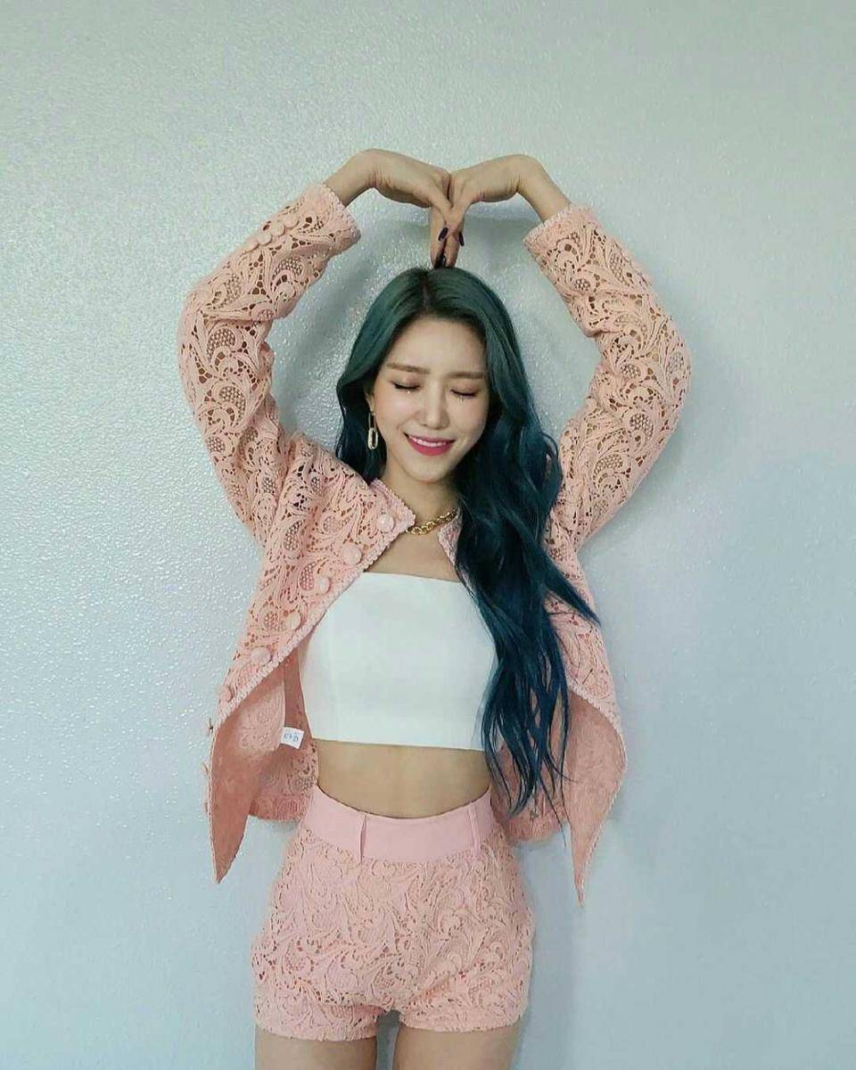 https://www.instagram.com/naneun_dawon/