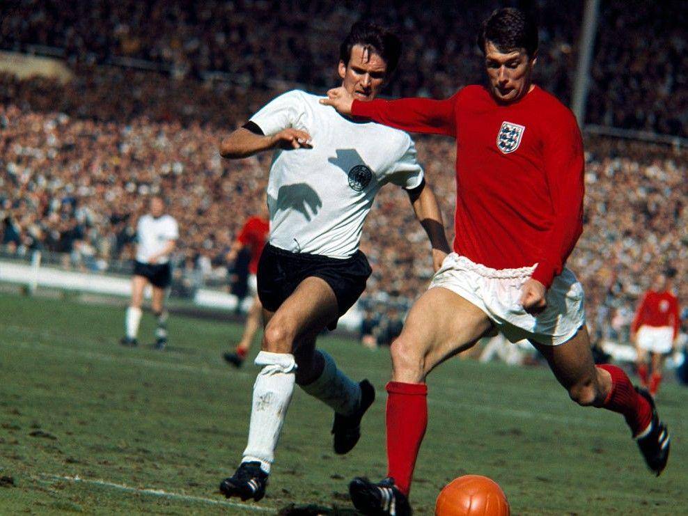 potret Sir Geoff Hurst (twitter.com/WestHam)