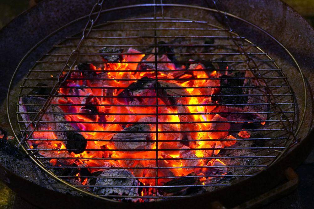 ilustrasi arang bakar (pixabay.com/Matthias Bochel)