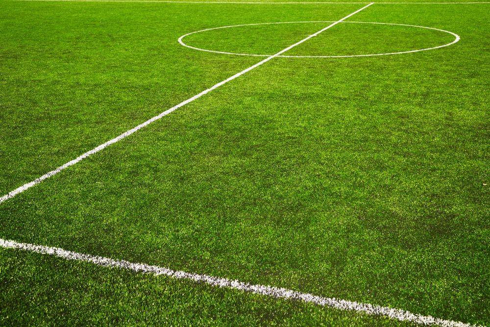 halfway line di lapangan sepak bola (collinsdictionary.com)
