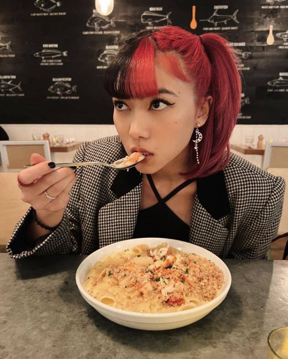 Isyana Sarasvati (instagram.com/isyanasarasvati)