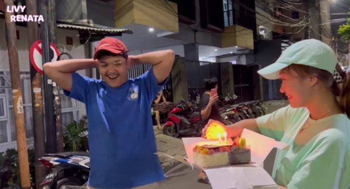 potret Livy Renata beri kejutan ulang tahun ke Nopek Novian (youtube.com/Livy Renata)